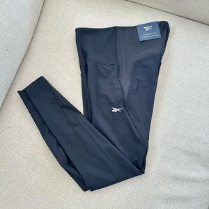 Reebok lux perform tight leggings. NWT, black, size Small.